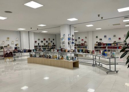 MEK-də cari il ərzində daxil olmuş ədəbiyyatların sərgisi keçirilir - FOTO MEK-də cari il ərzində daxil olmuş ədəbiyyatların sərgisi keçirilir - FOTO