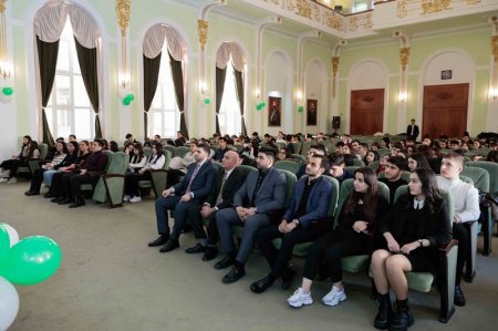 UNEC-də Dünya Azərbaycanlılarının Həmrəyliyi Günü və Yeni il münasibətilə bayram konserti keçirilib