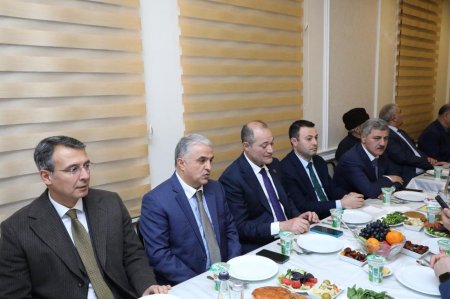 Qaraçuxur bələdiyyəsi tərəfindən iftar süfrəsi açılıb Qaraçuxur bələdiyyəsi tərəfindən iftar süfrəsi açılıb