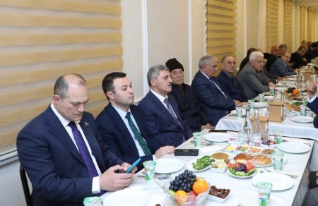Qaraçuxur bələdiyyəsi tərəfindən iftar süfrəsi açılıb Qaraçuxur bələdiyyəsi tərəfindən iftar süfrəsi açılıb